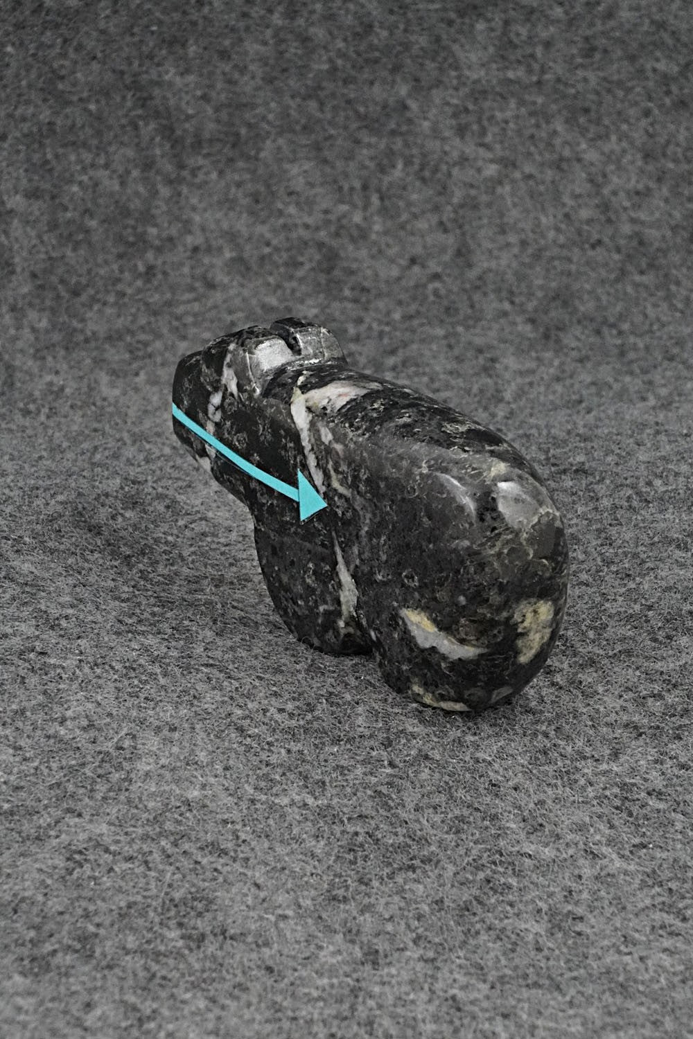 Bear Zuni Fetish Carving - Bernard Laiwakete