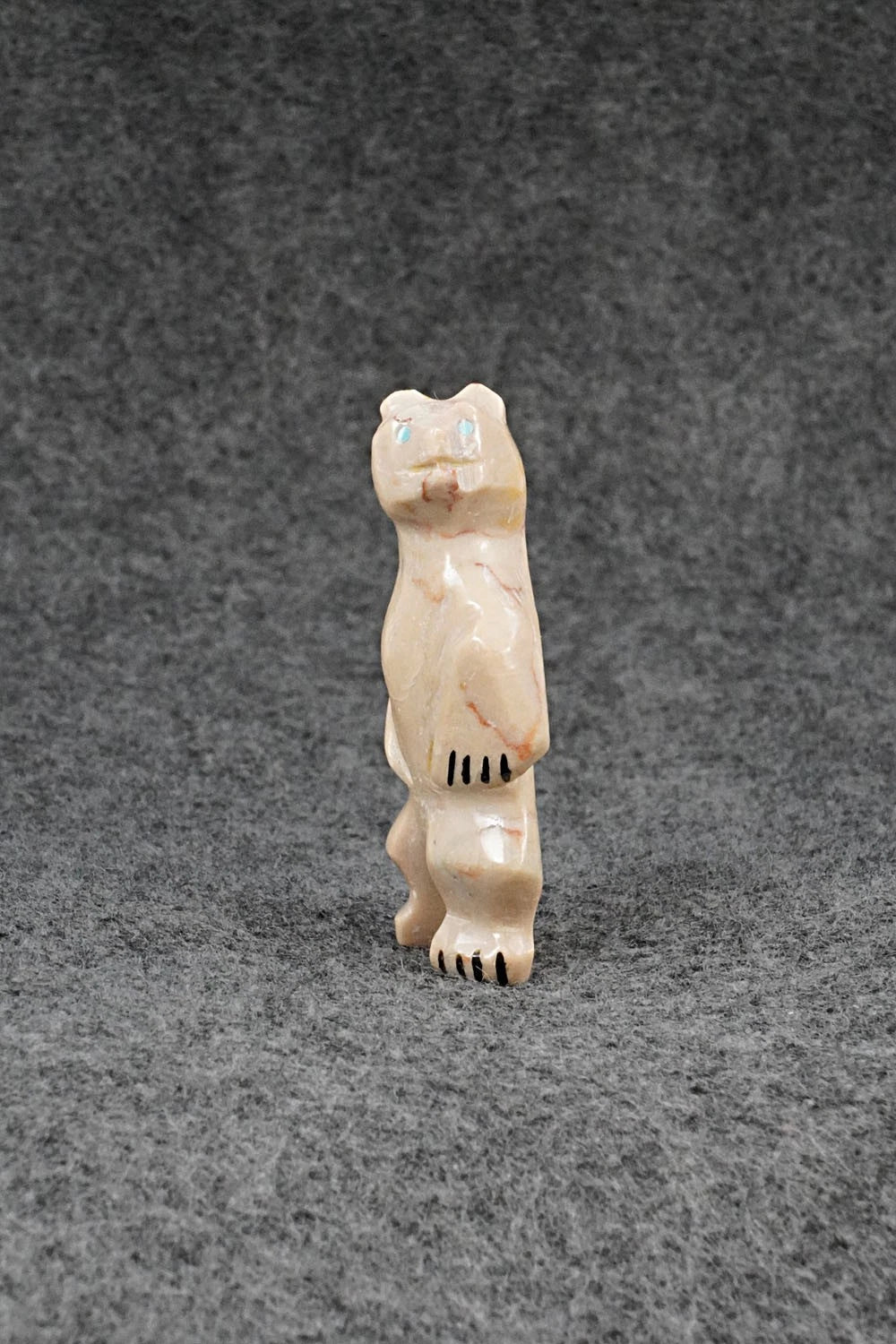 Bear Zuni Fetish Carving - Andres Lementino