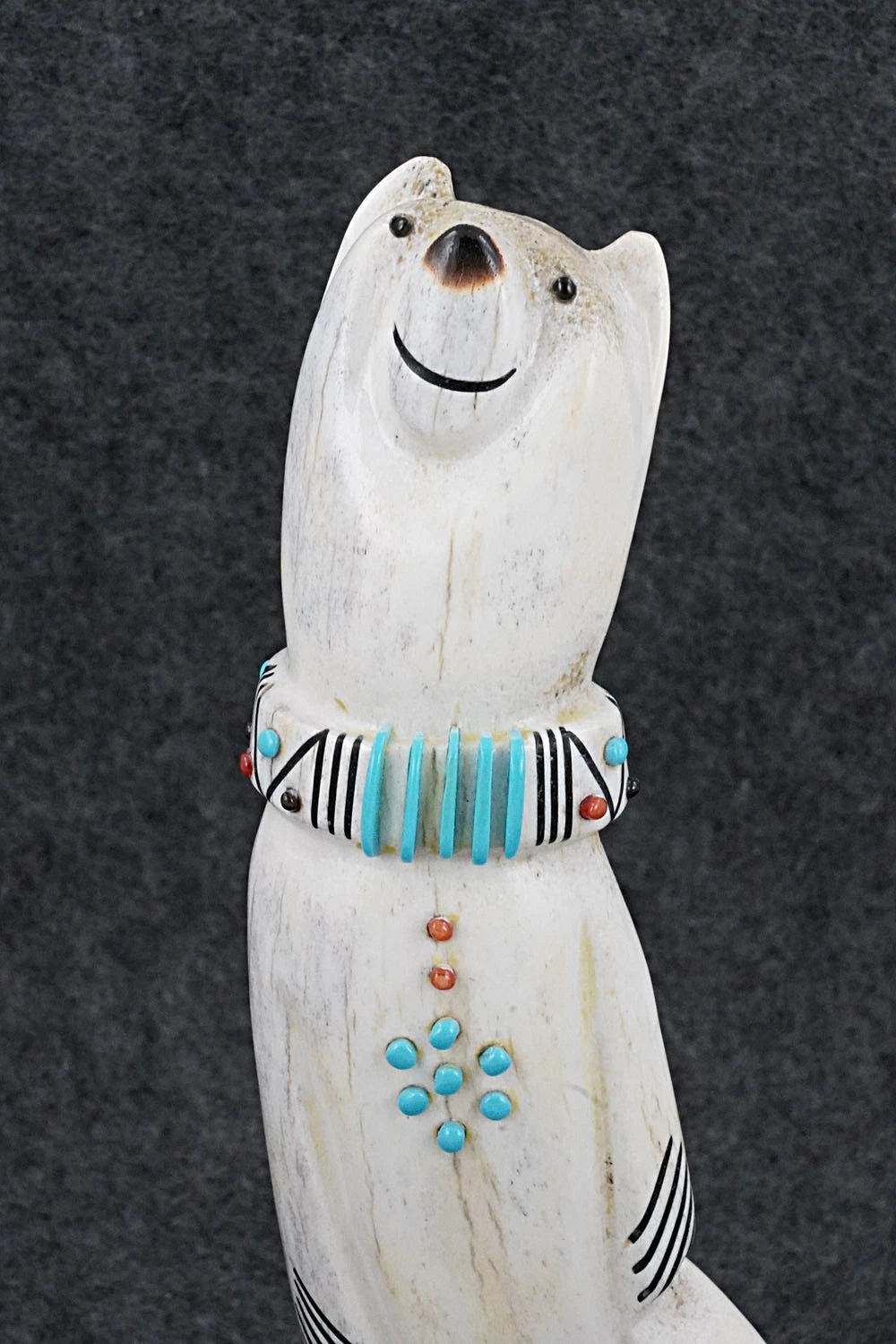 Bear Zuni Fetish Carving - Claudia Peina