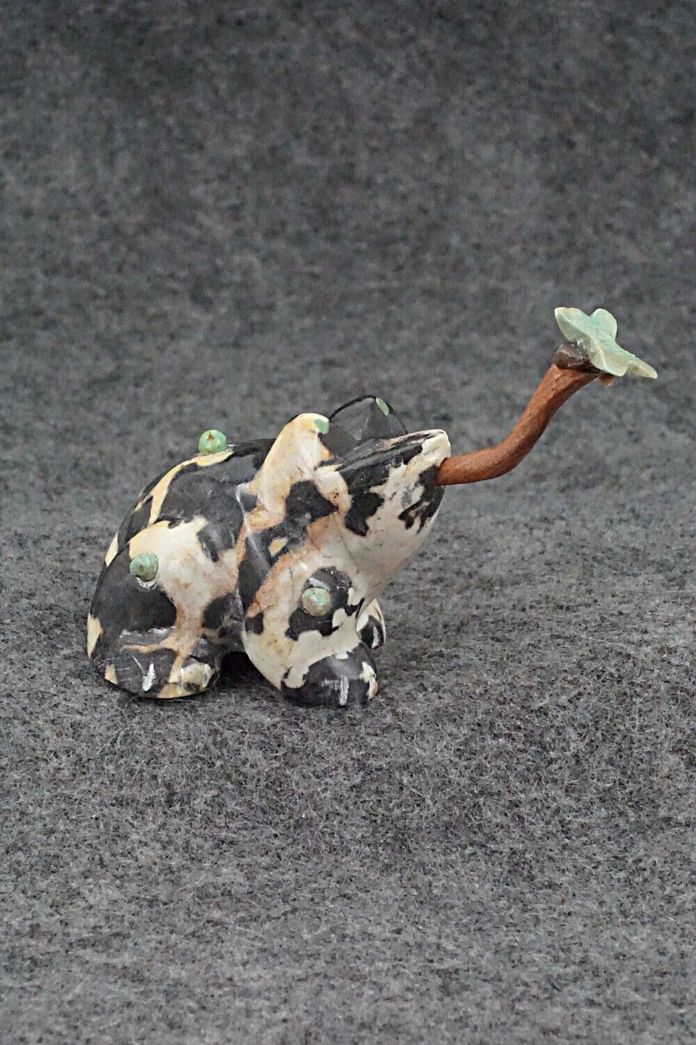 Frog Zuni Fetish Carving - Enrike Leekya
