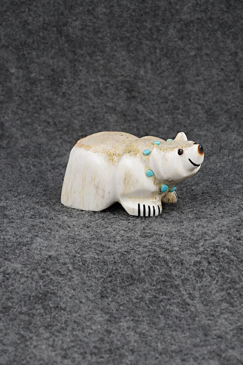 Bear Zuni Fetish Carving - Claudia Peina