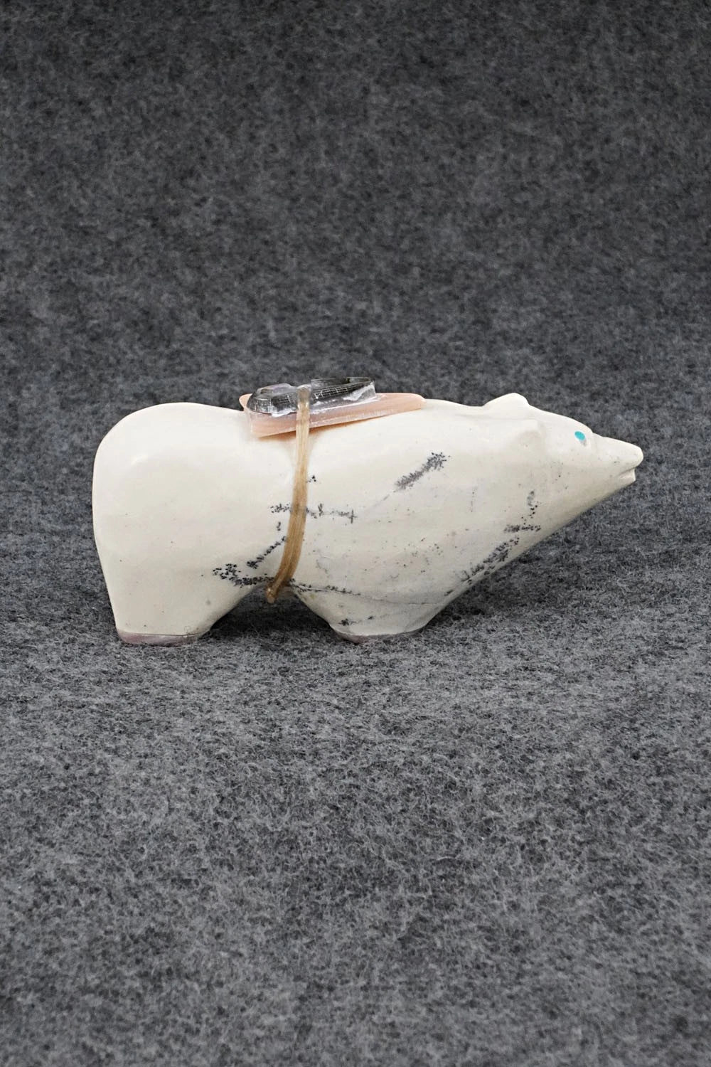 Bear Zuni Fetish Carving - Delvin Leekya