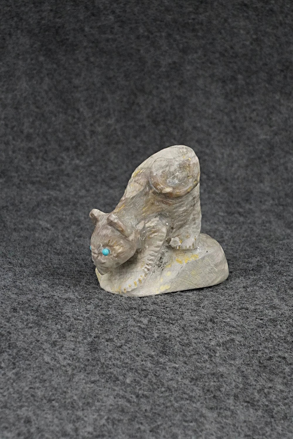 Mountain Lion Zuni Fetish Carving - Wilfred Cheama