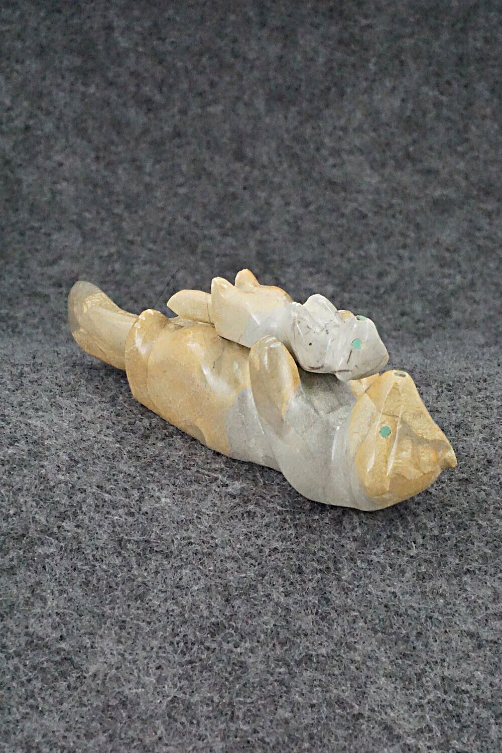 Otter with Cub Zuni Fetish Carving - Enrike Leekya