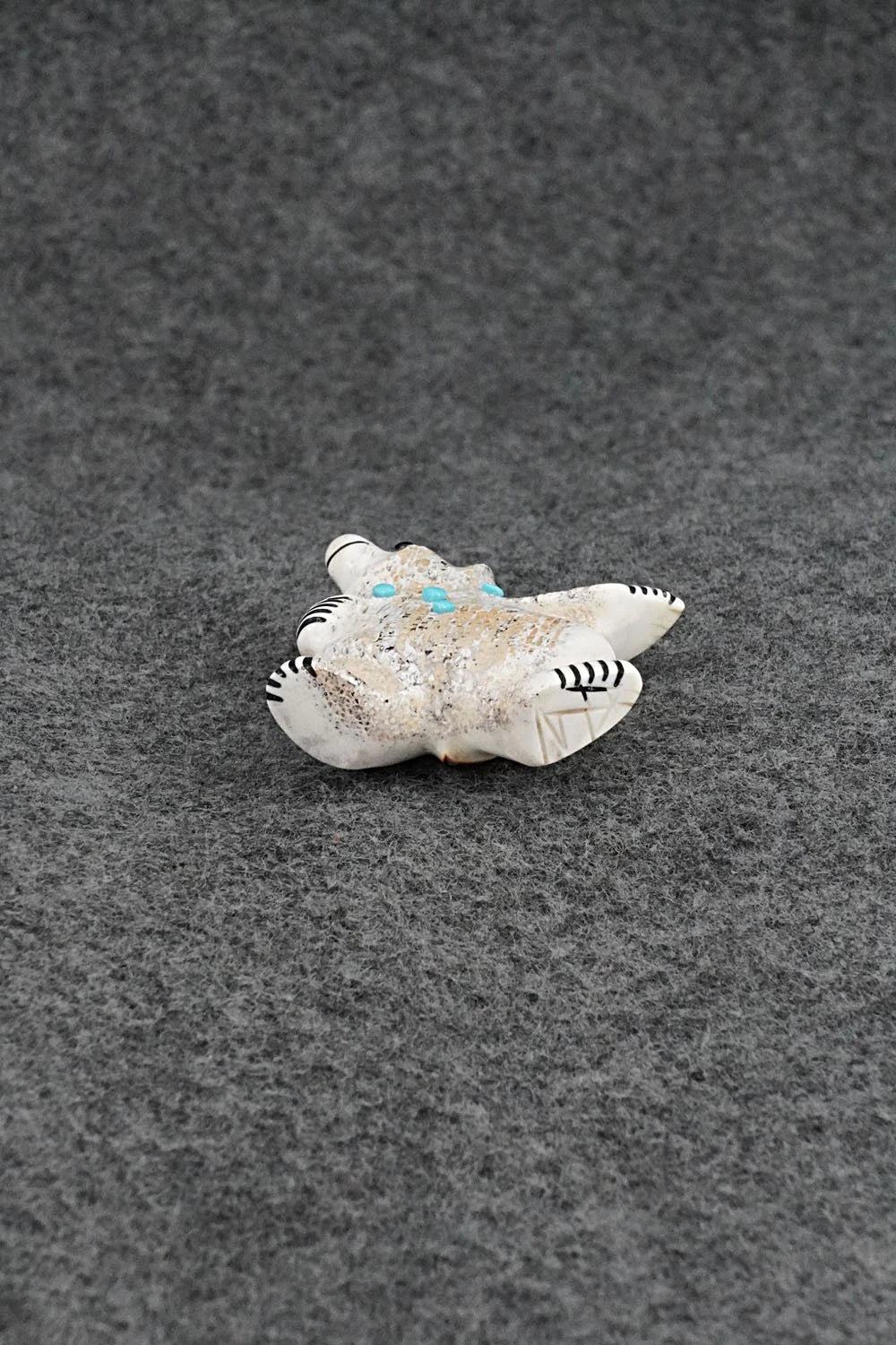 Bear Zuni Fetish Carving - Claudia Peina