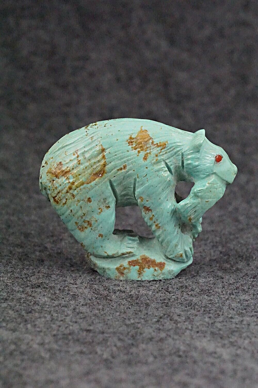 Bear with Fish Zuni Fetish - Derrick Kaamasee