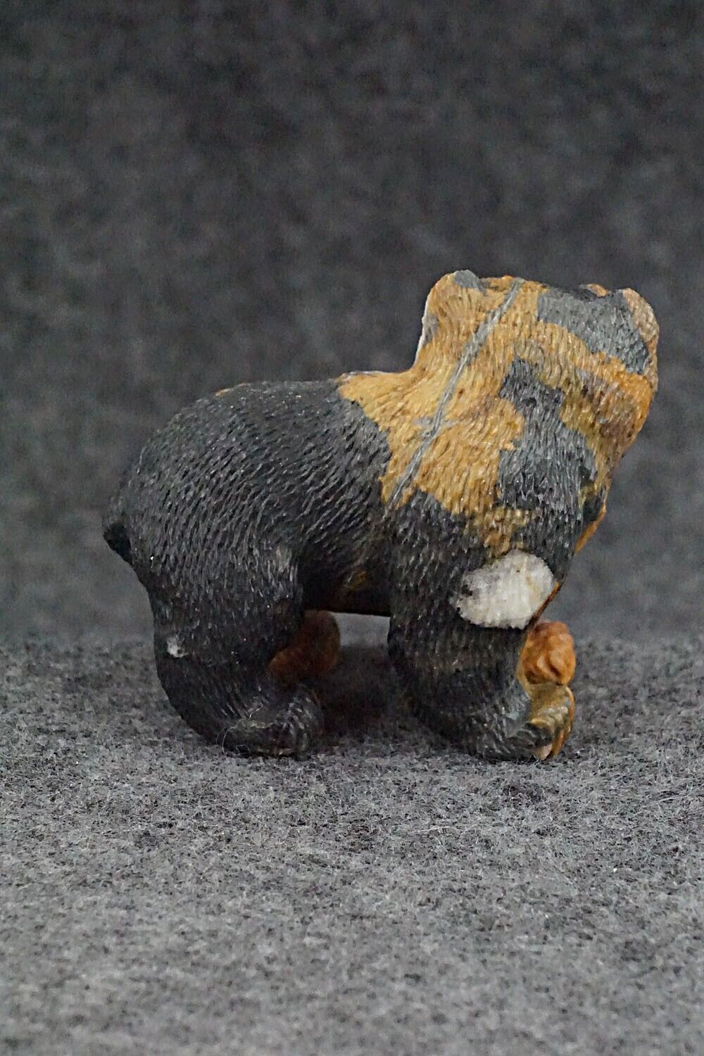 Bear Zuni Fetish Carving - Travis Lasiloo