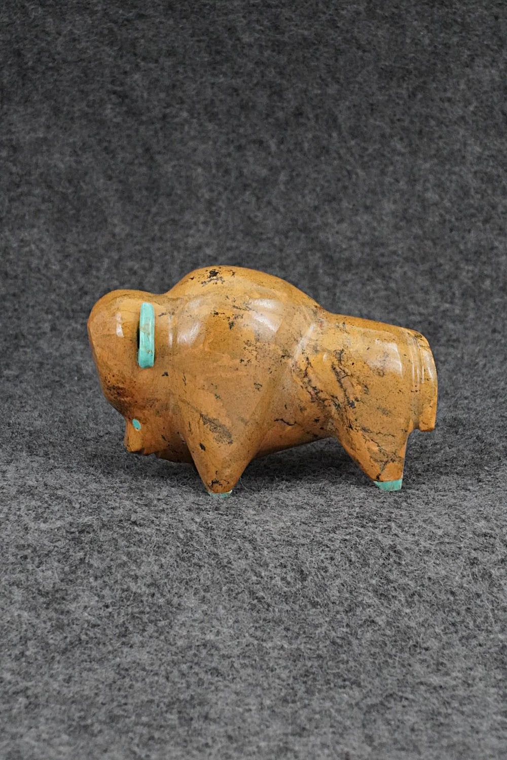 Buffalo Zuni Fetish Carving - Enrike Leekya