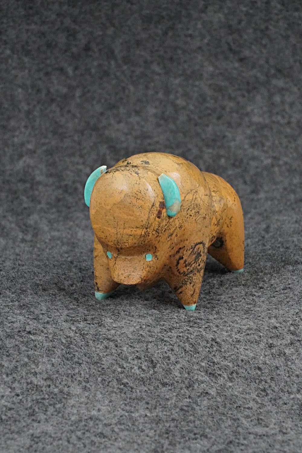 Buffalo Zuni Fetish Carving - Enrike Leekya