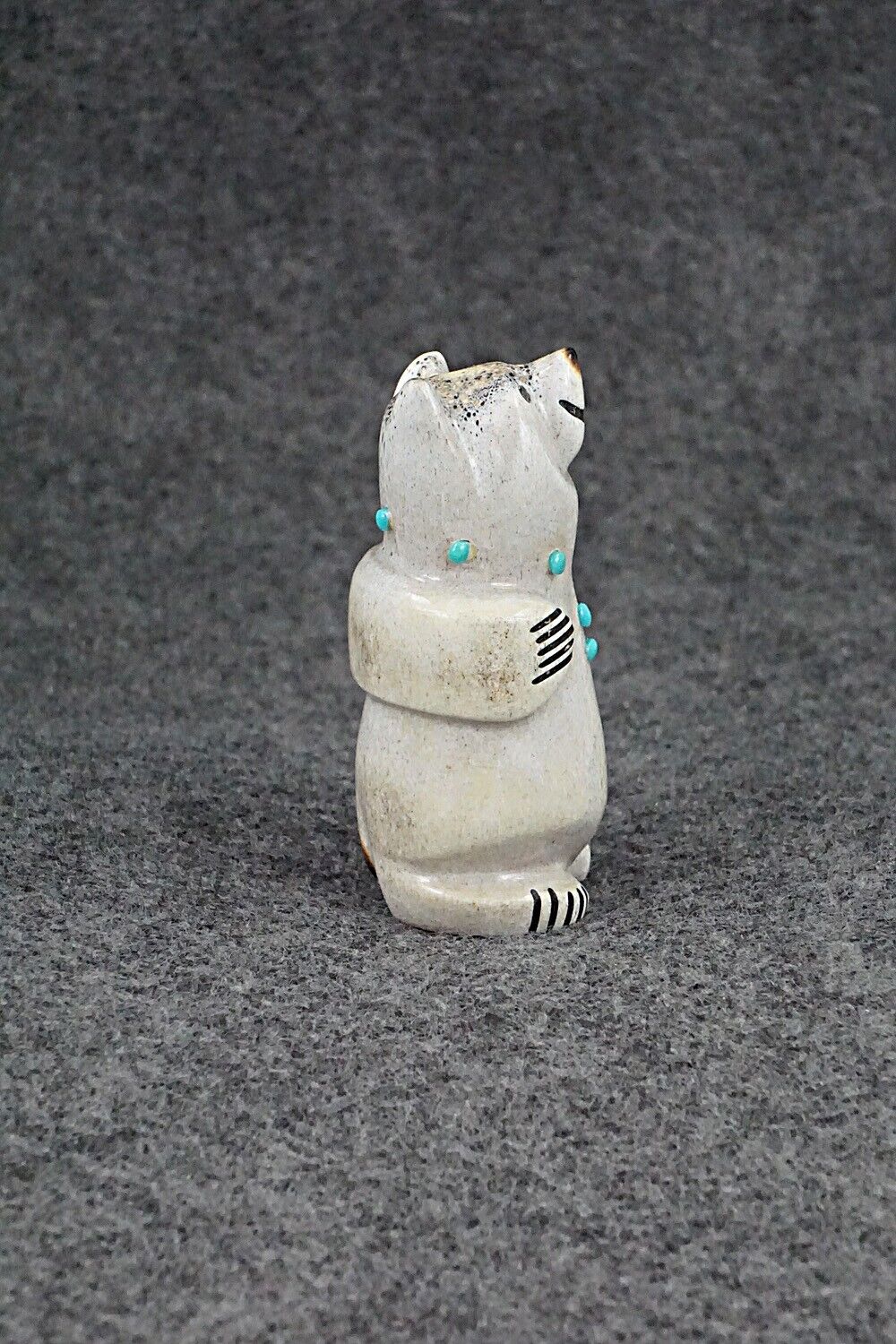 Bear Zuni Fetish Carving - Claudia Peina