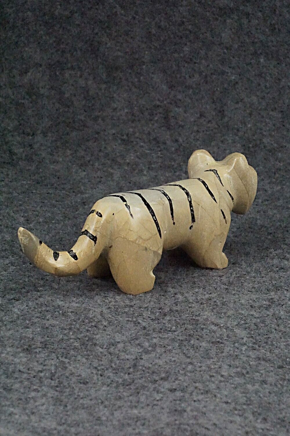 Tiger Zuni Fetish Carving - Enrike Leekya