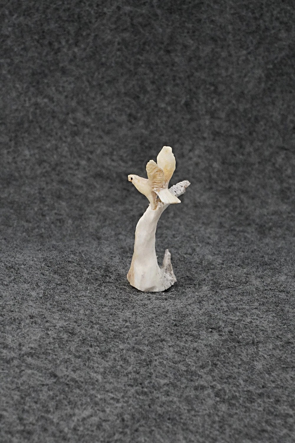 Eagle Zuni Fetish Carving - Ruben Najera