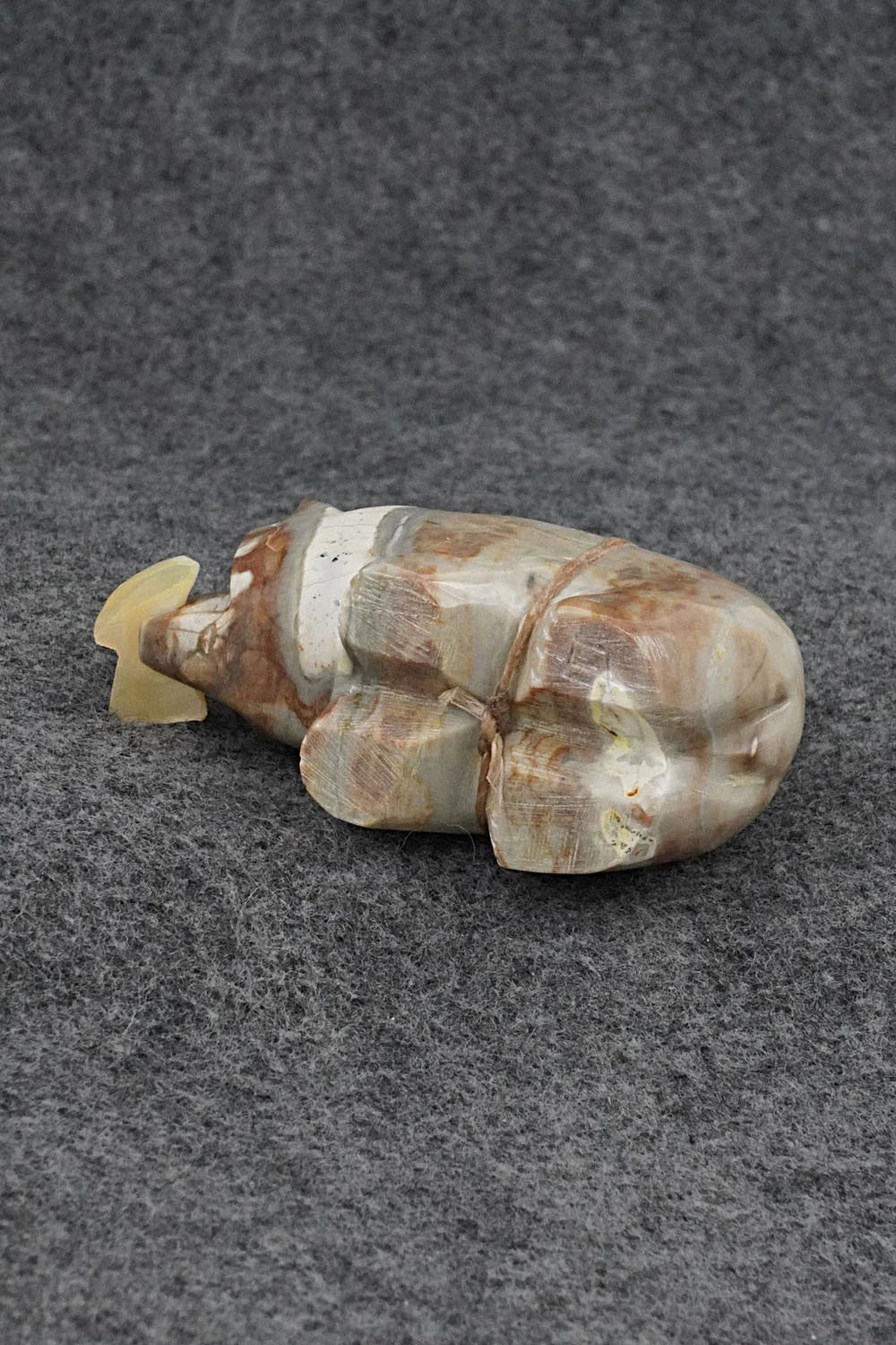 Bear Zuni Fetish Carving - Enrike Leekya