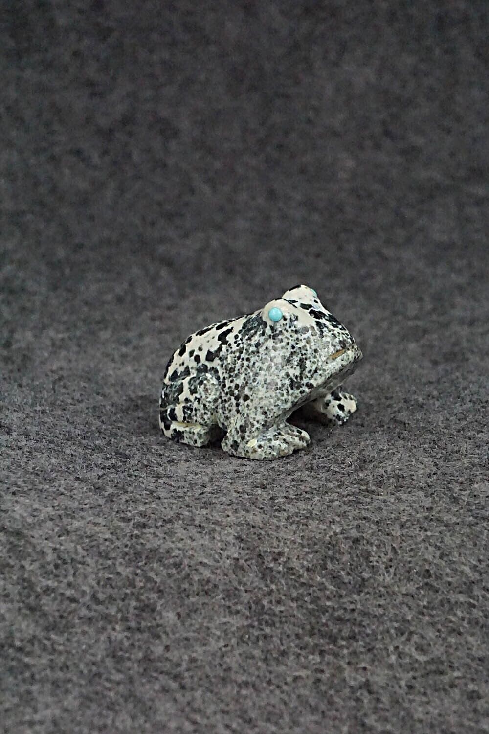 Frog Zuni Fetish Carving - Karen Hustito