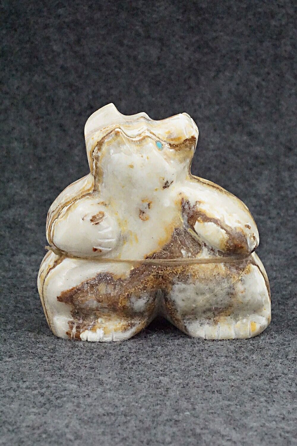 Bear Zuni Fetish Carving - Ariane Quam