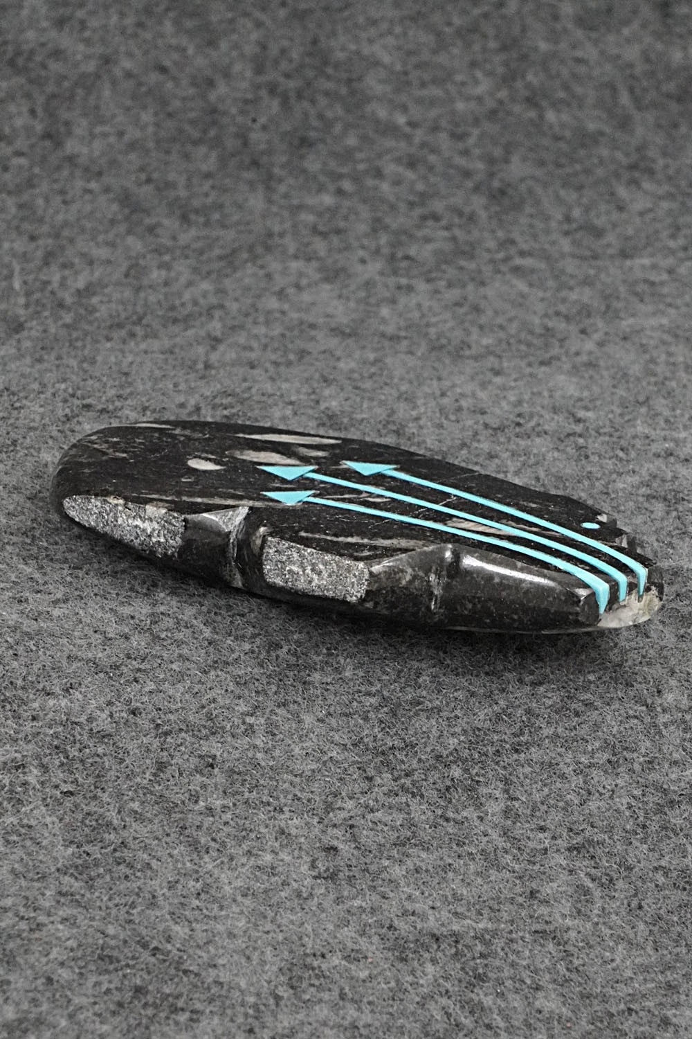Bear Zuni Fetish Carving - Bernard Laiwekete