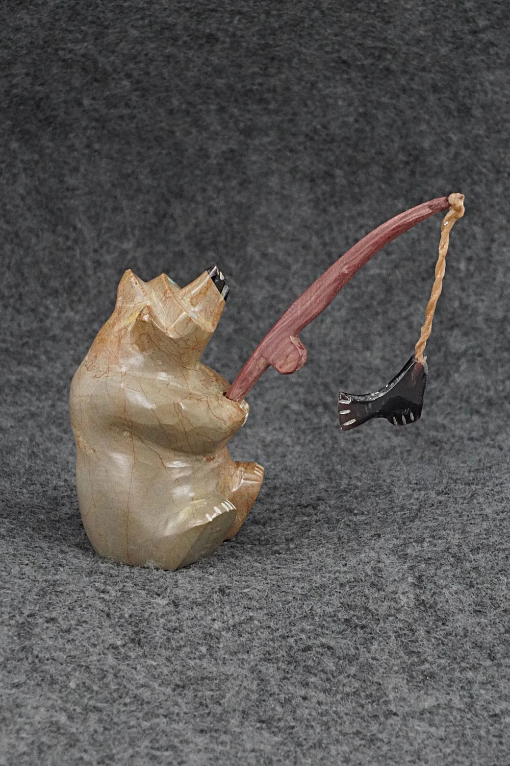 Bear Zuni Fetish Carving - Enrike Leekya