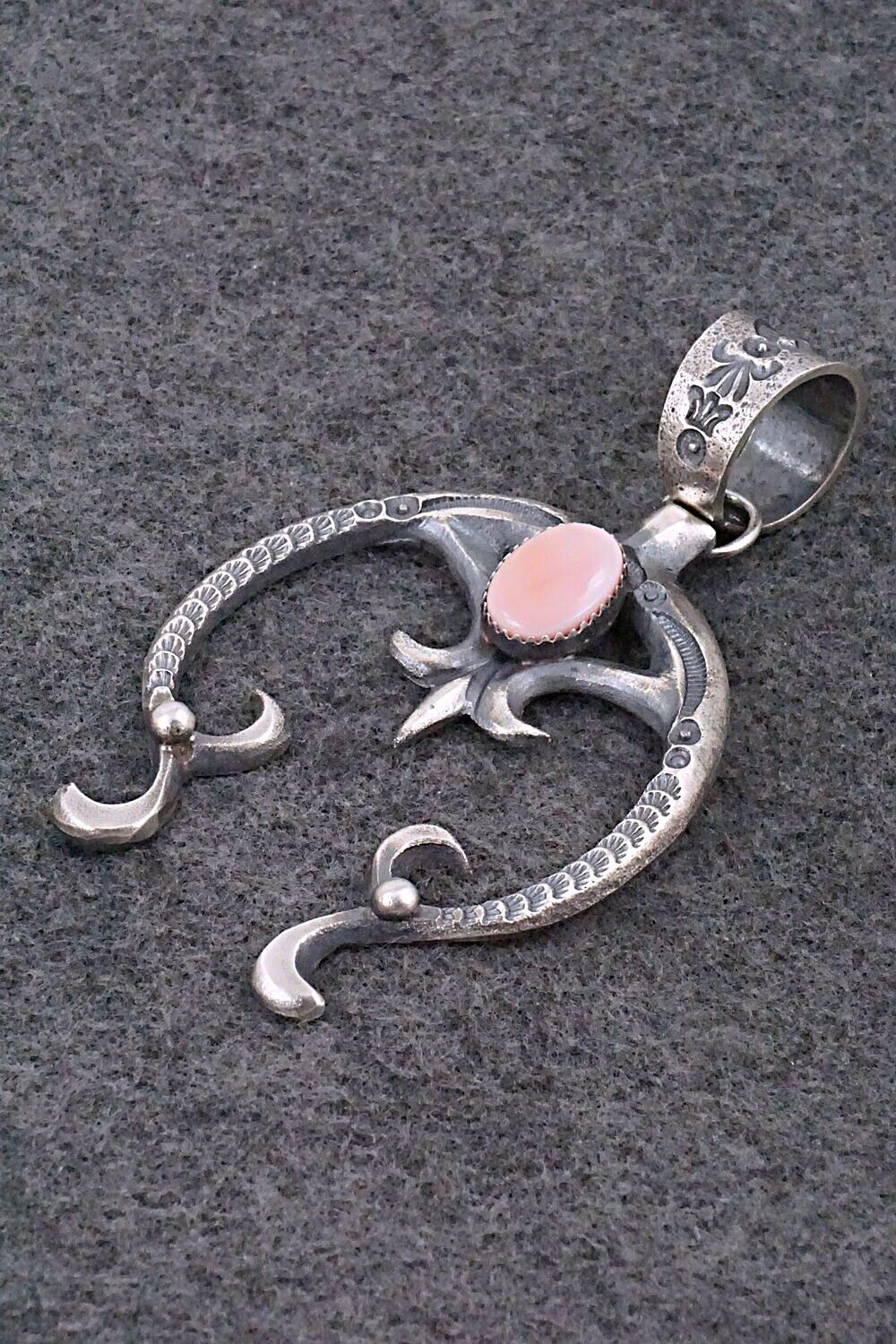 Pink Conch Shell & Sterling Silver Pendant - Eva & Linberg Billah