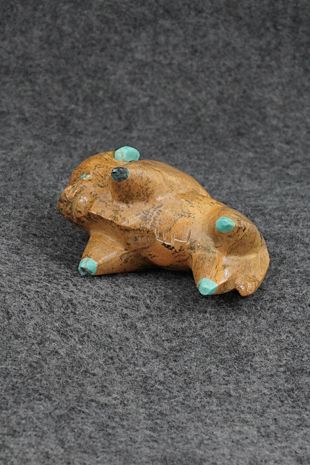 Buffalo Zuni Fetish Carving - Enrike Leekya