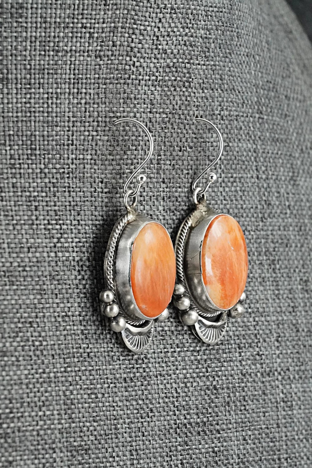 Spiny Oyster & Sterling Silver Squash Blossom Set - Paul Livingston