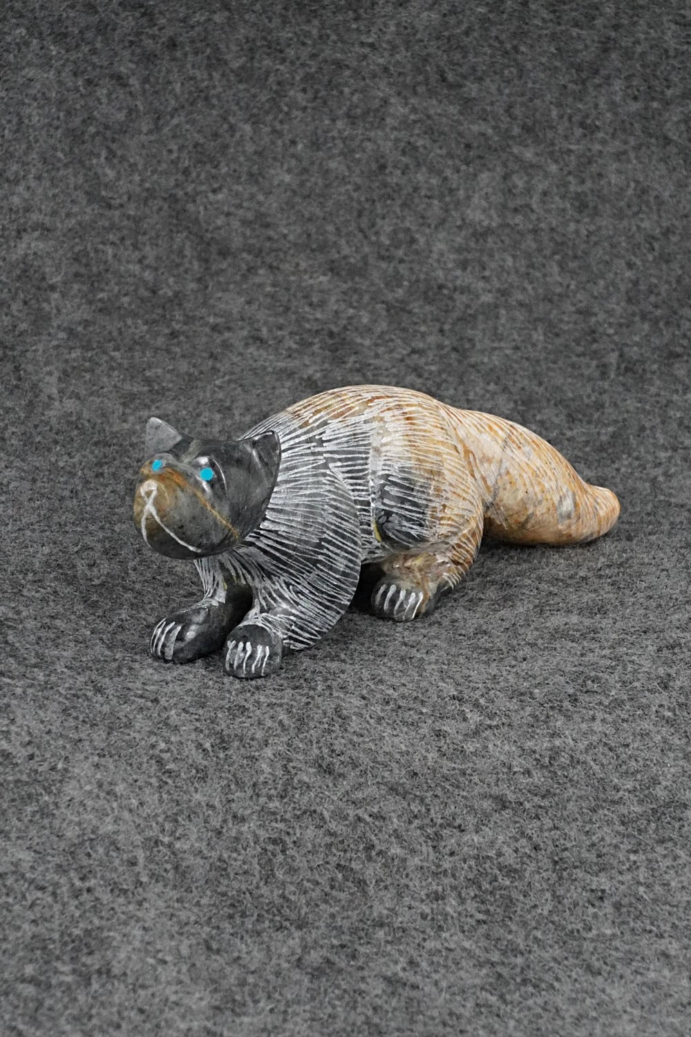 Wolf Zuni Fetish Carving - Nelson Yatsattie