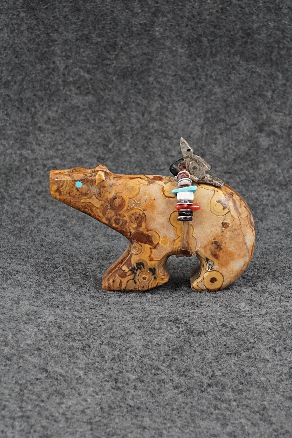 Bear Zuni Fetish Carving - Fernando Laiwakete
