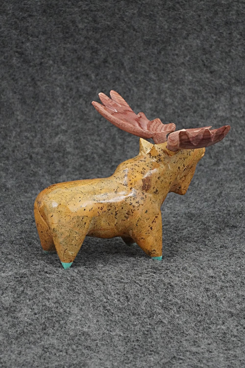 Moose Zuni Fetish Carving - Enrike Leekya
