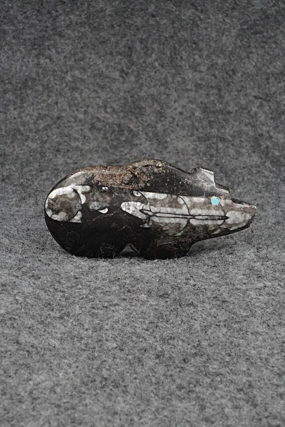 Bear Zuni Fetish Carving - Bernard Laiwakete