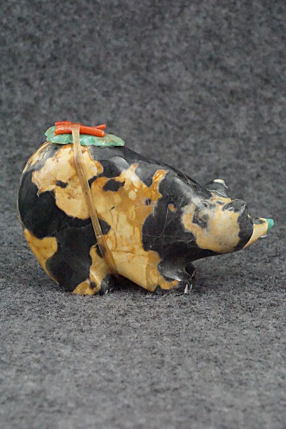 Bear Zuni Fetish Carving - Enrike Leekya