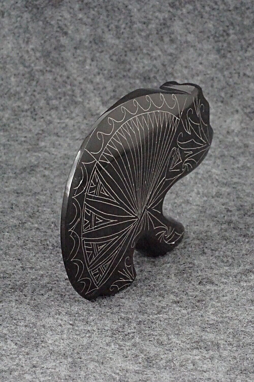 Bear Zuni Fetish Carving - Jonathan Natewa