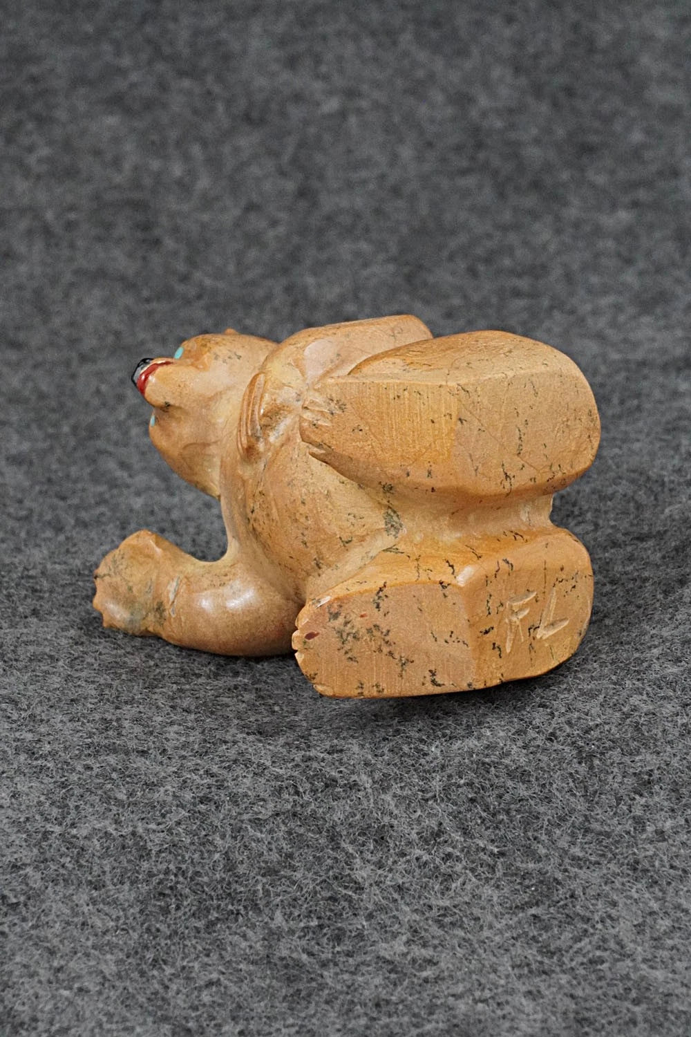 Bear Zuni Fetish Carving - Freddie Leekya