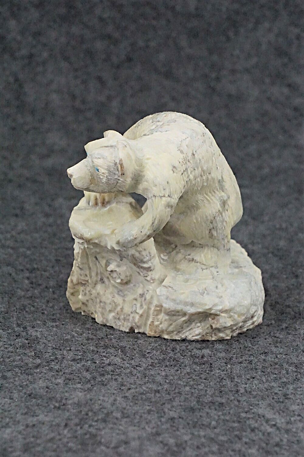 Bear Zuni Fetish Carving - Anthony Mecale