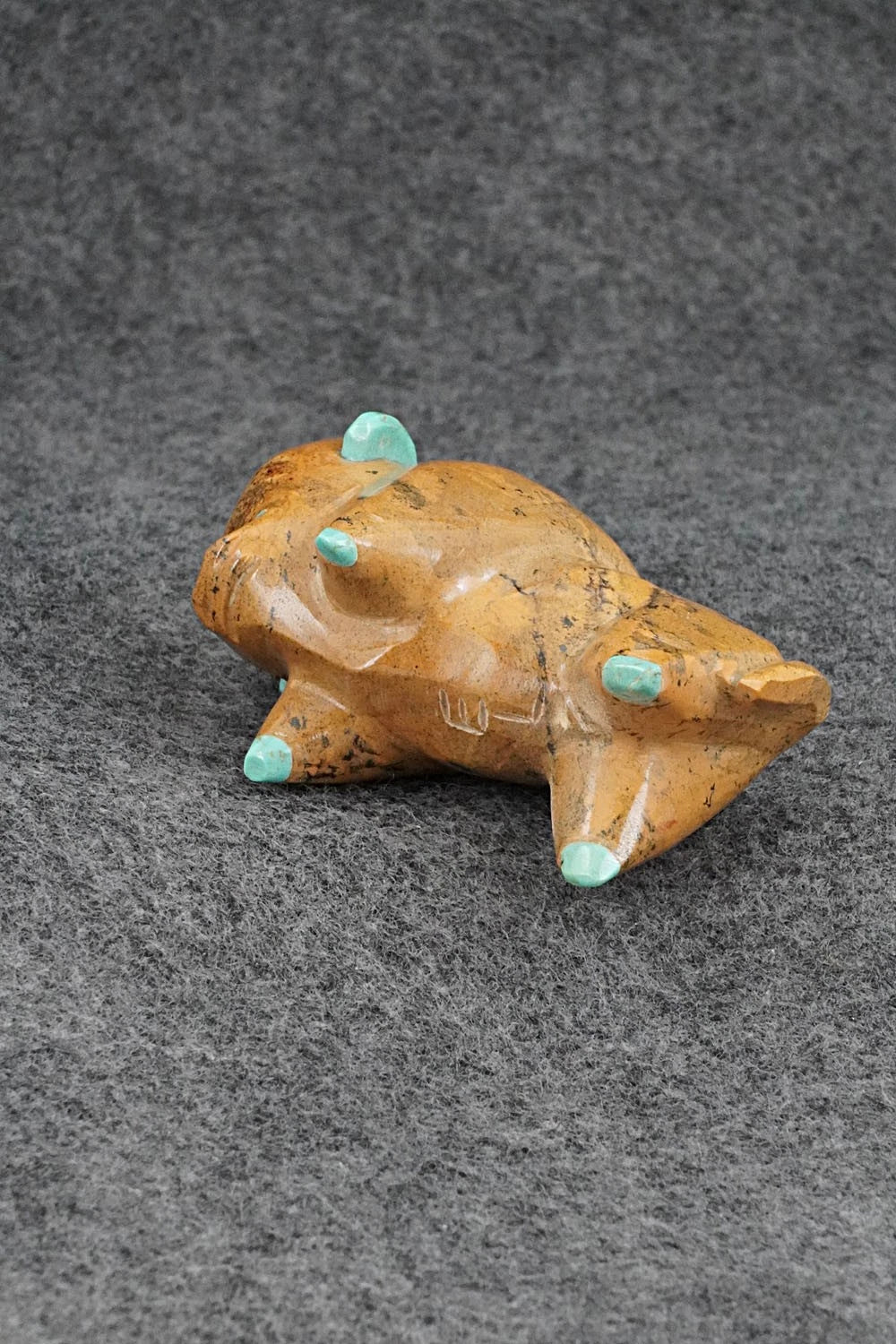 Buffalo Zuni Fetish Carving - Enrike Leekya