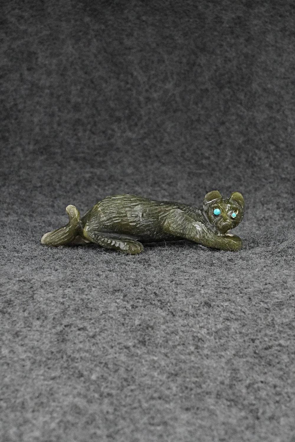 Mountain Lion Zuni Fetish Carving - Wilfred Cheama