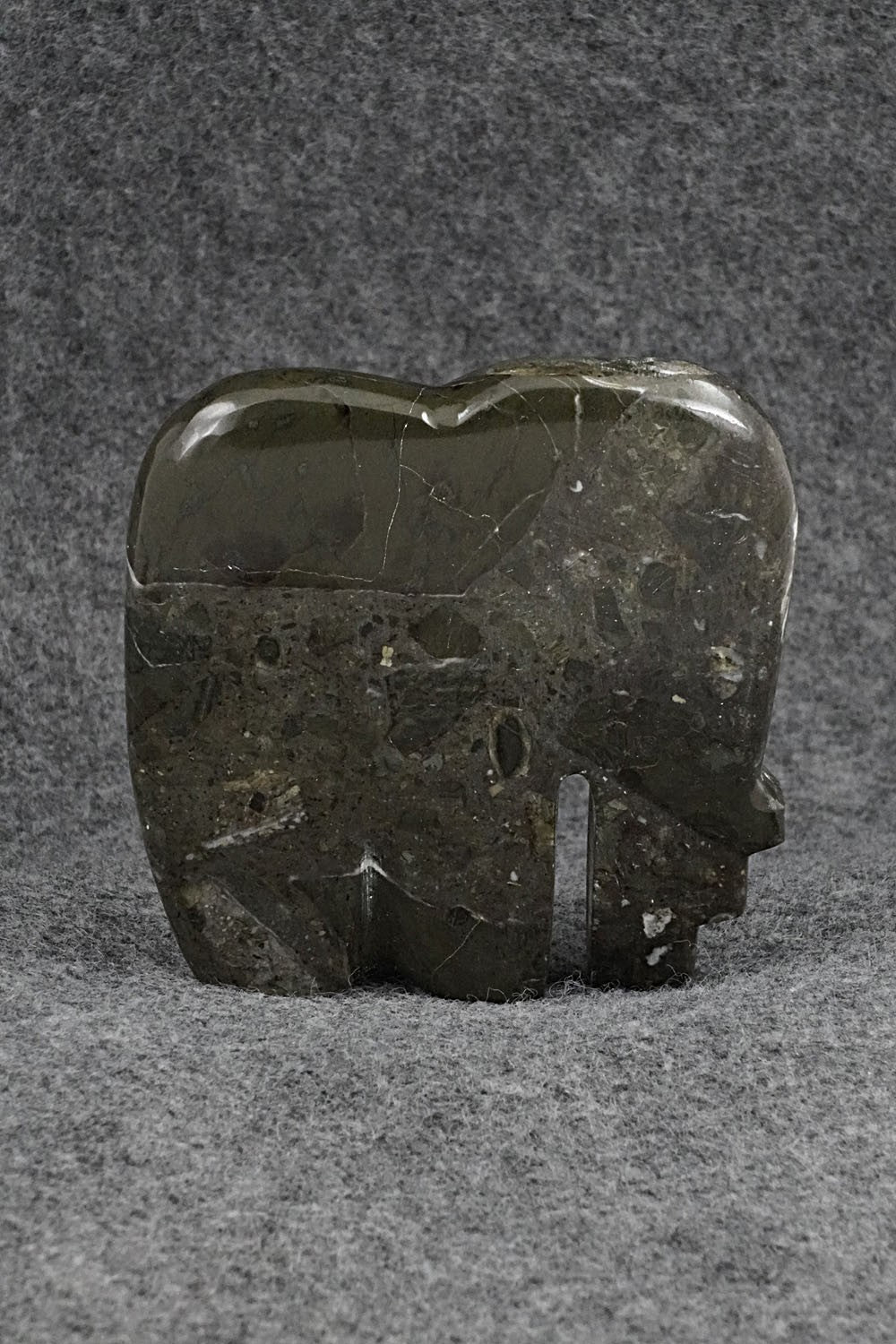 Bear Zuni Fetish Carving - Bernard Laiwakete