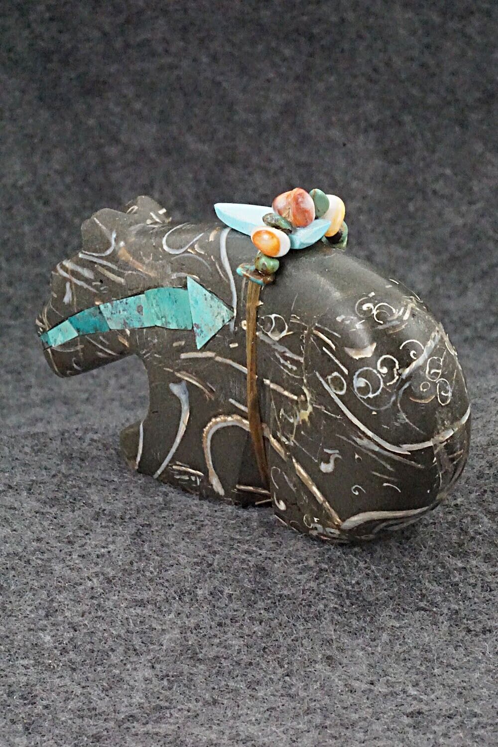 Bear Zuni Fetish Carving - Donovan Laiwakete