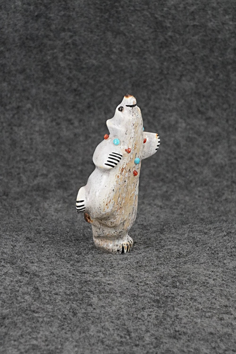 Bear Zuni Fetish Carving - Claudia Peina