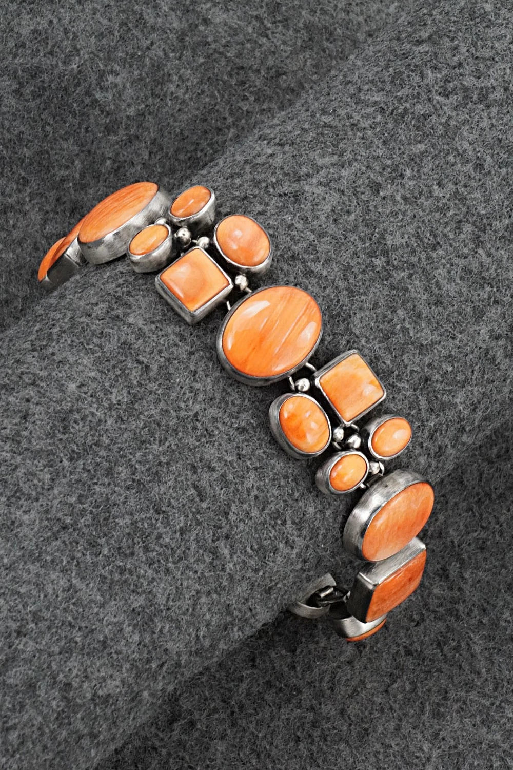 Spiny Oyster & Sterling Silver Link Bracelet - Loretta Delgarito