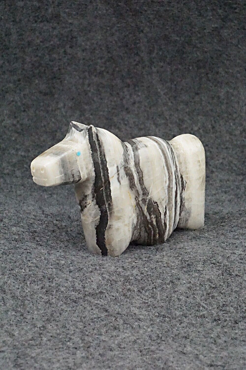 Horse Zuni Fetish Carving - Daphne Quam