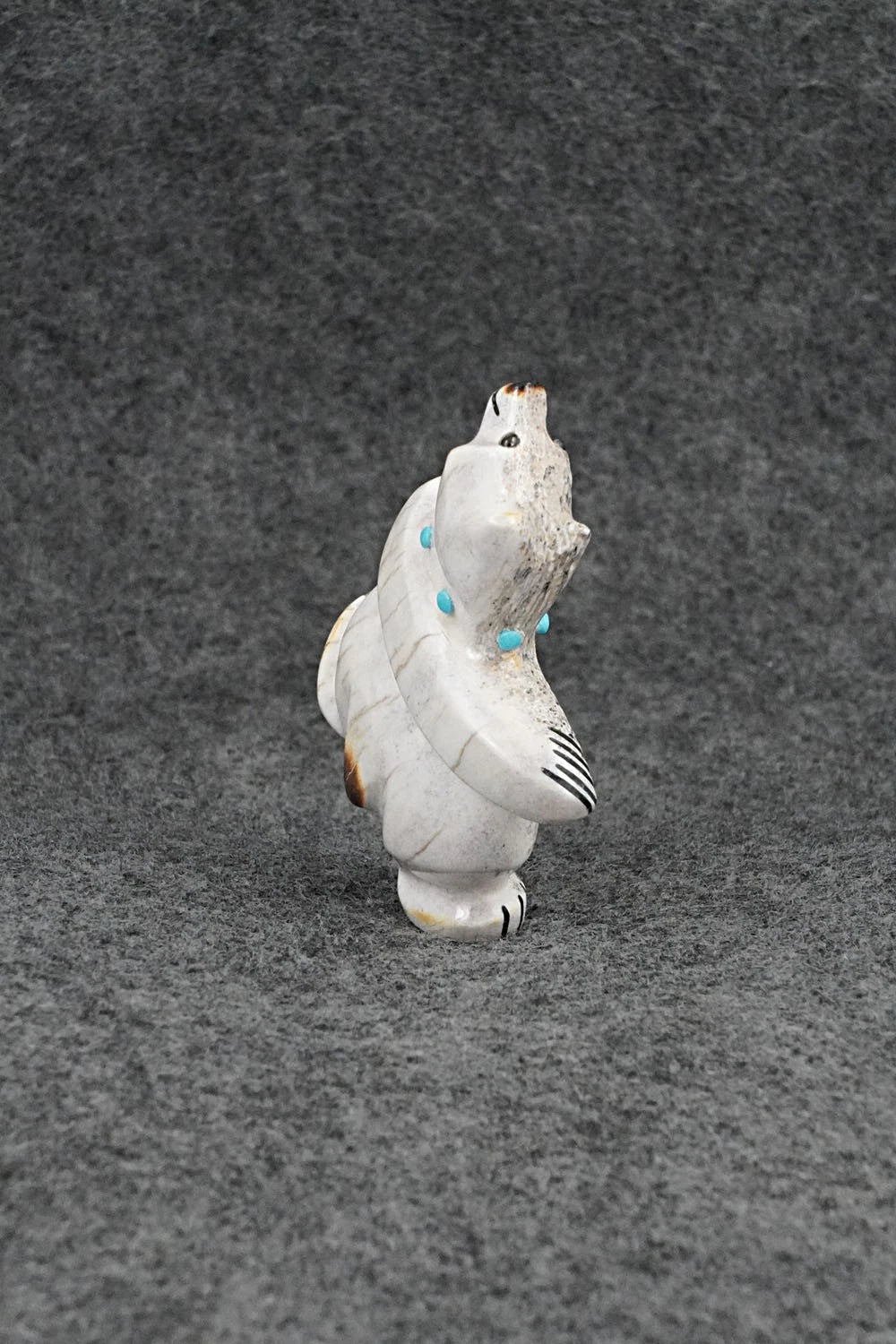 Bear Zuni Fetish Carving - Claudia Peina