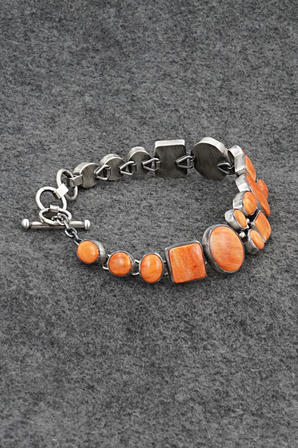 Spiny Oyster & Sterling Silver Link Bracelet - Loretta Delgarito