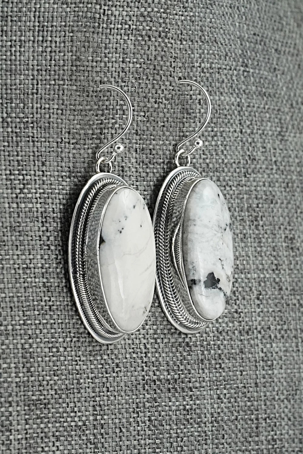 White Buffalo & Sterling Silver Necklace and Earrings Set - Mark Yazzie