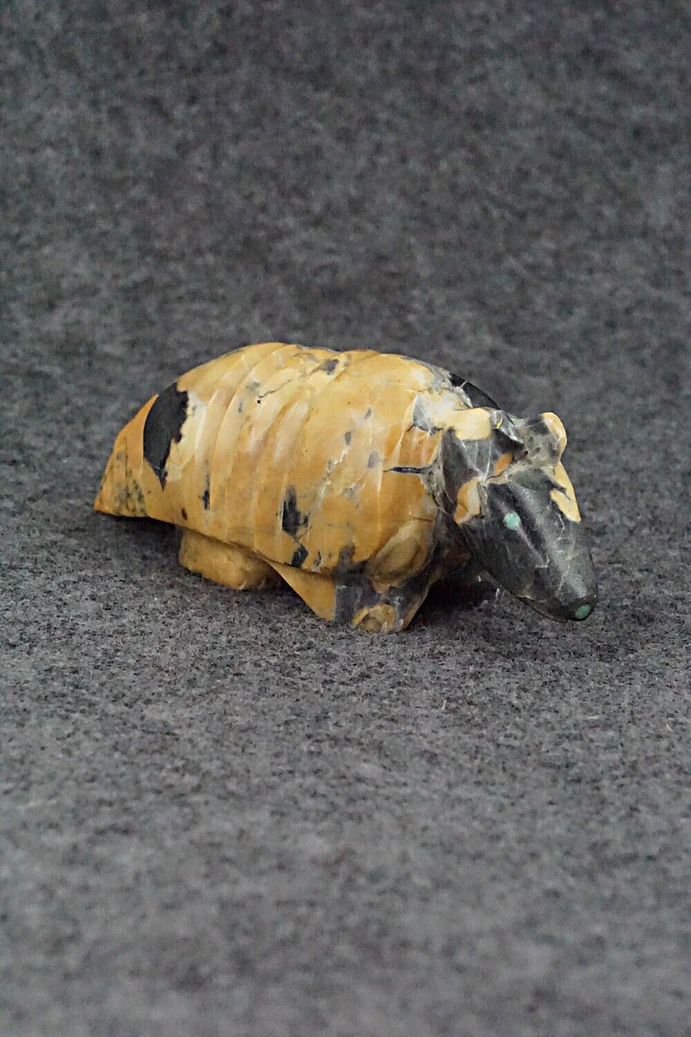 Armadillo Zuni Fetish Carving - Enrike Leekya
