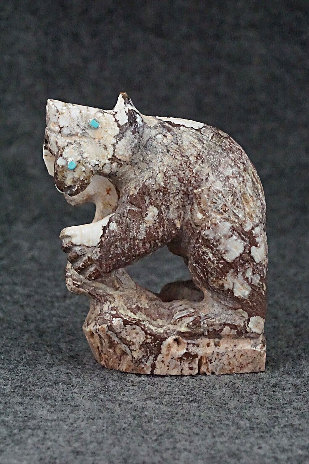 Bear Zuni Fetish Carving - Derrick Kaamasee
