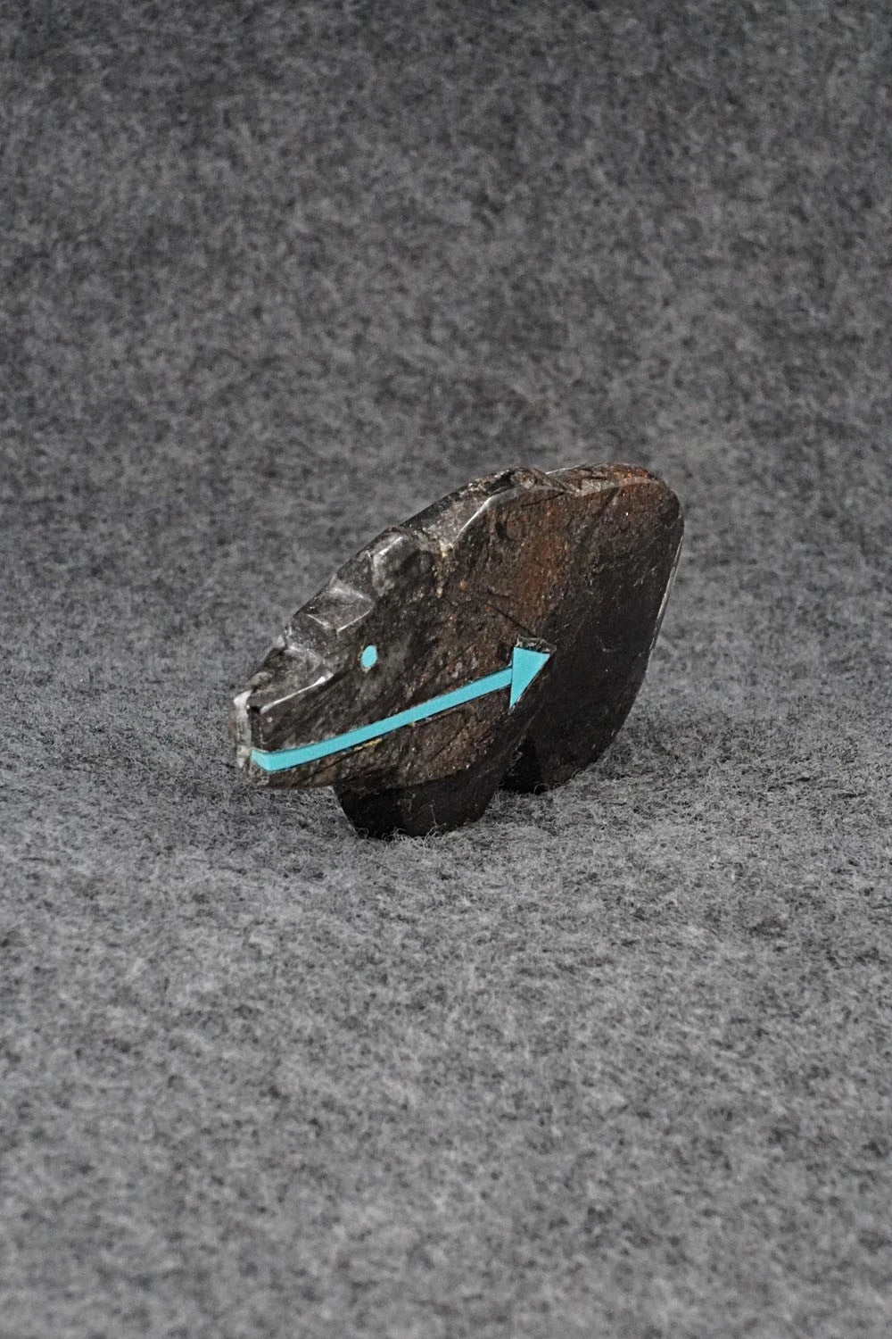 Bear Zuni Fetish Carving - Bernard Laiwakete