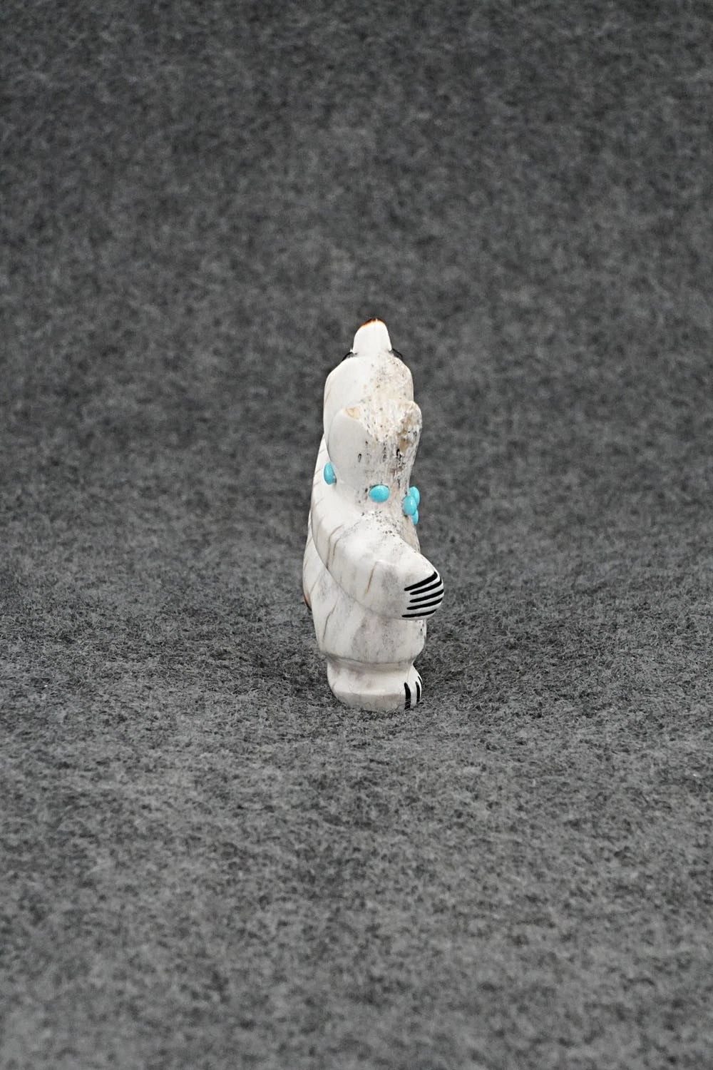 Bear Zuni Fetish Carving - Claudia Peina