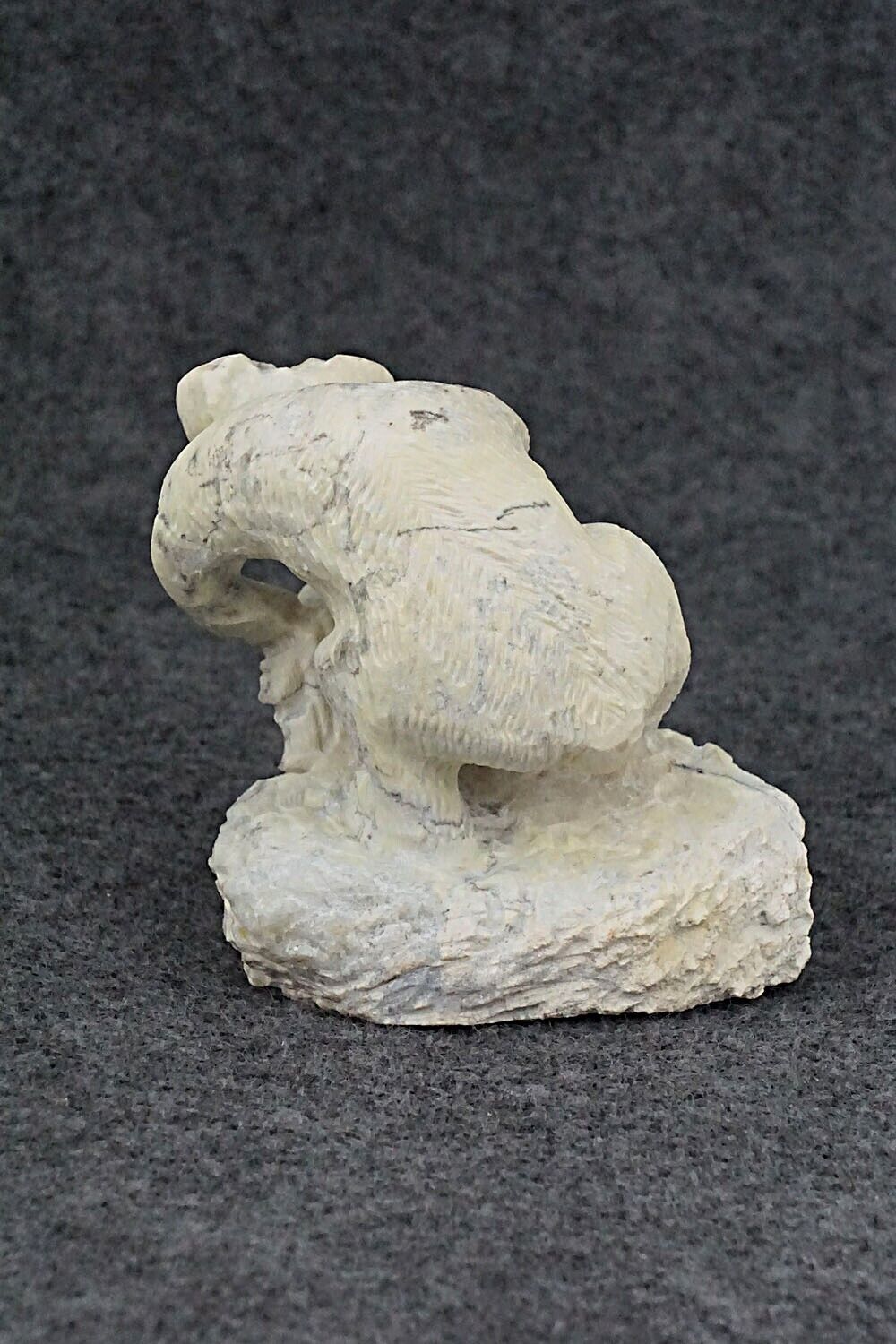 Bear Zuni Fetish Carving - Anthony Mecale