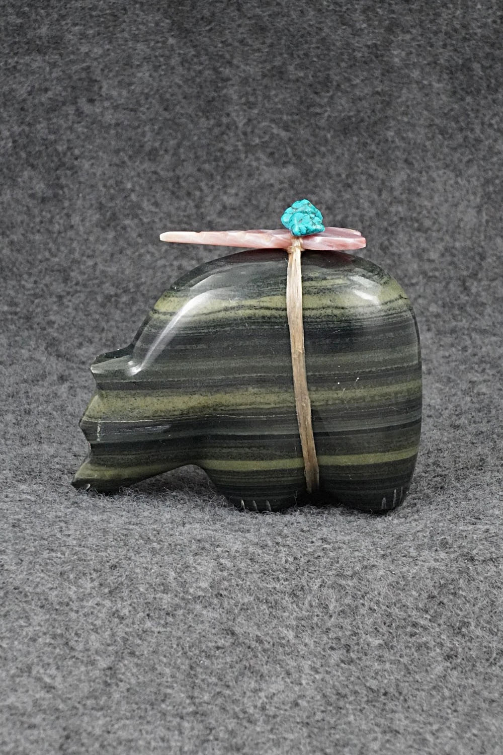 Bear Zuni Fetish Carving - Daphne Quam