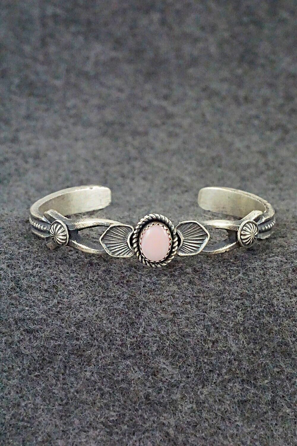 Pink Conch Shell & Sterling Silver Bracelet - Eva & Linberg Billah