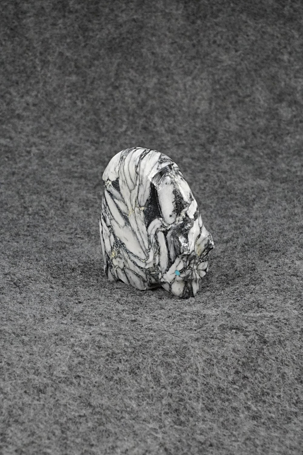 Bear Zuni Fetish Carving - Andres Lementino
